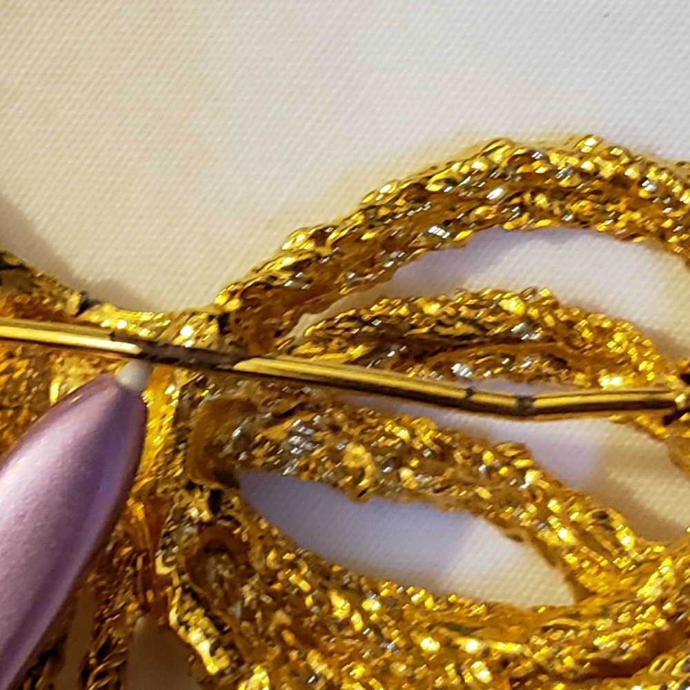 VNTG Gold Tone Polished and Textured Bow Brooch - Picture 6 of 6